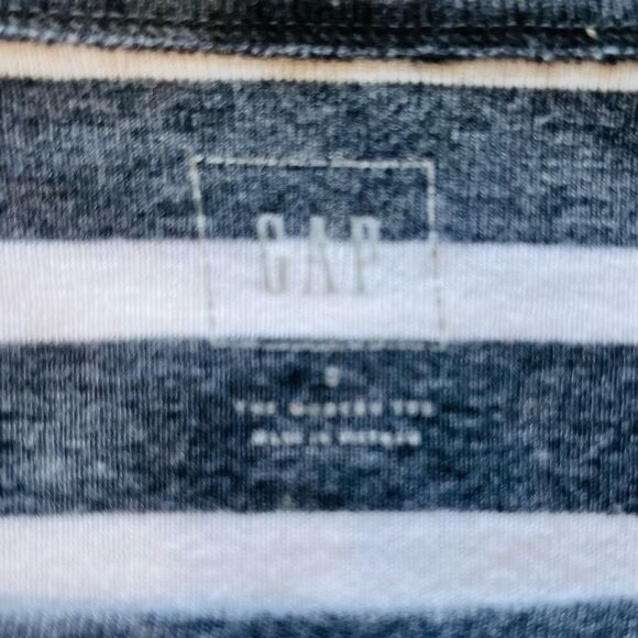 Gap Gray And White Striped Tee Sz S GUC - Picture 3 of 4